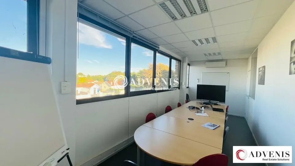 Office in Mérignac for sale Interior Photo- Image 1 of 10