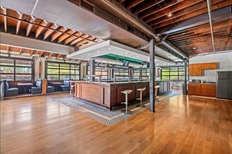 1028 Johnnie Dodds Blvd, Mount Pleasant, SC for sale Interior Photo- Image 2 of 10