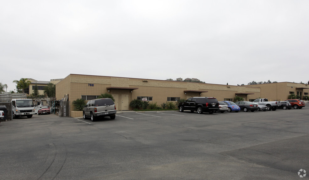 585 N Twin Oaks Valley Rd, San Marcos, CA for lease - Primary Photo - Image 2 of 11