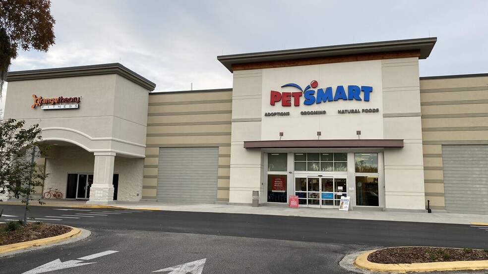 3317 Lithia Pinecrest Rd, Valrico, FL for lease - Building Photo - Image 3 of 11