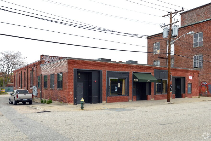 301 Harris Ave, Providence, RI 02909