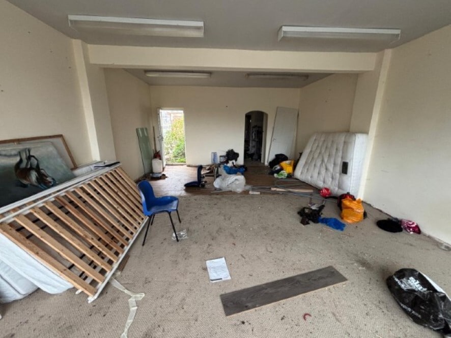2-8 Rayleigh Rd, Stanford Le Hope, ESS SS17 0NE - Unit 8 -  - Interior Photo - Image 2 of 3