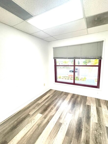 121 W Whittier Blvd, La Habra, CA for lease - Interior Photo - Image 3 of 23