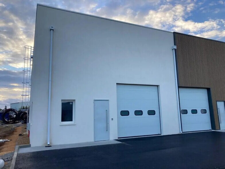 Industrial in Six-Fours-les-Plages for lease - Building Photo - Image 3 of 11