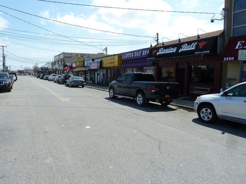 2552-2566 Hempstead Tpke, East Meadow, NY for sale - Building Photo - Image 1 of 9