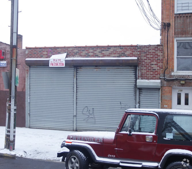 260 Soundview Ave, Bronx, NY for sale - Primary Photo - Image 1 of 3