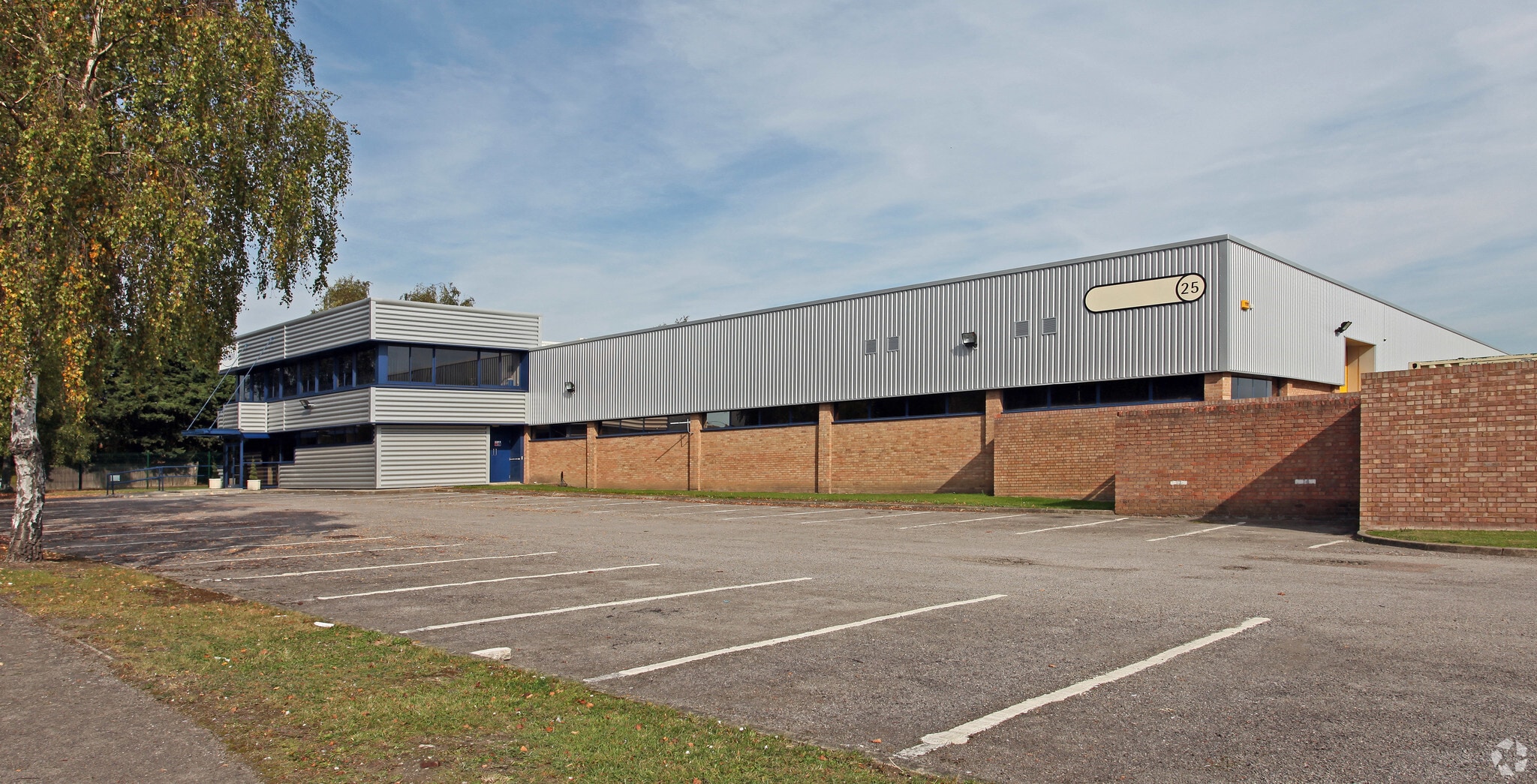 25 Faraday Rd, Aylesbury for sale Primary Photo- Image 1 of 1