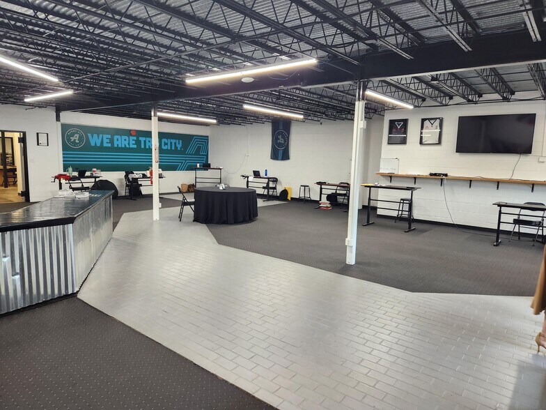 598 W Atlanta St SE, Marietta, GA for lease - Interior Photo - Image 3 of 7