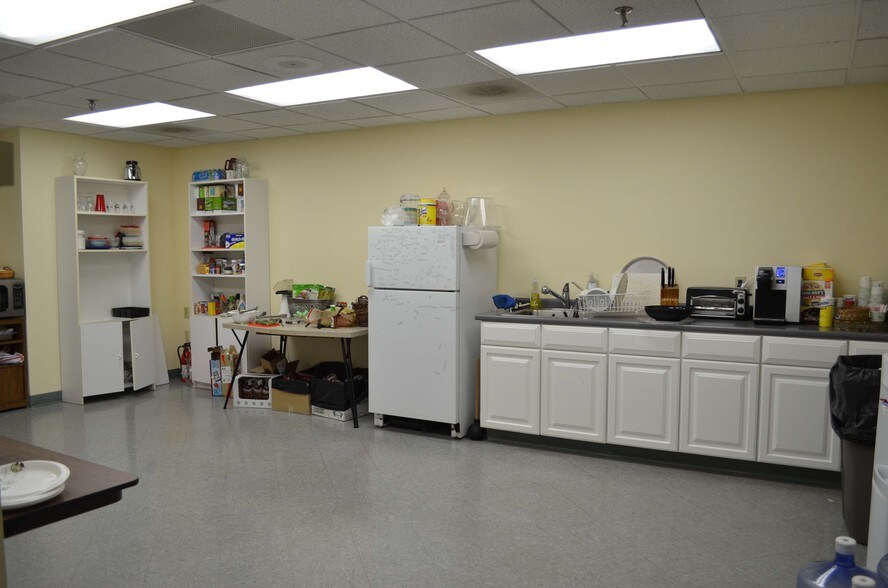 21 W Main St, Waterbury, CT for sale - Building Photo - Image 1 of 1