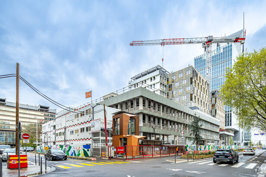 Office in Lyon for lease - Building Photo - Image 2 of 2