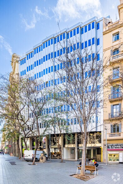 Office in Barcelona, Barcelona for lease - Building Photo - Image 3 of 4