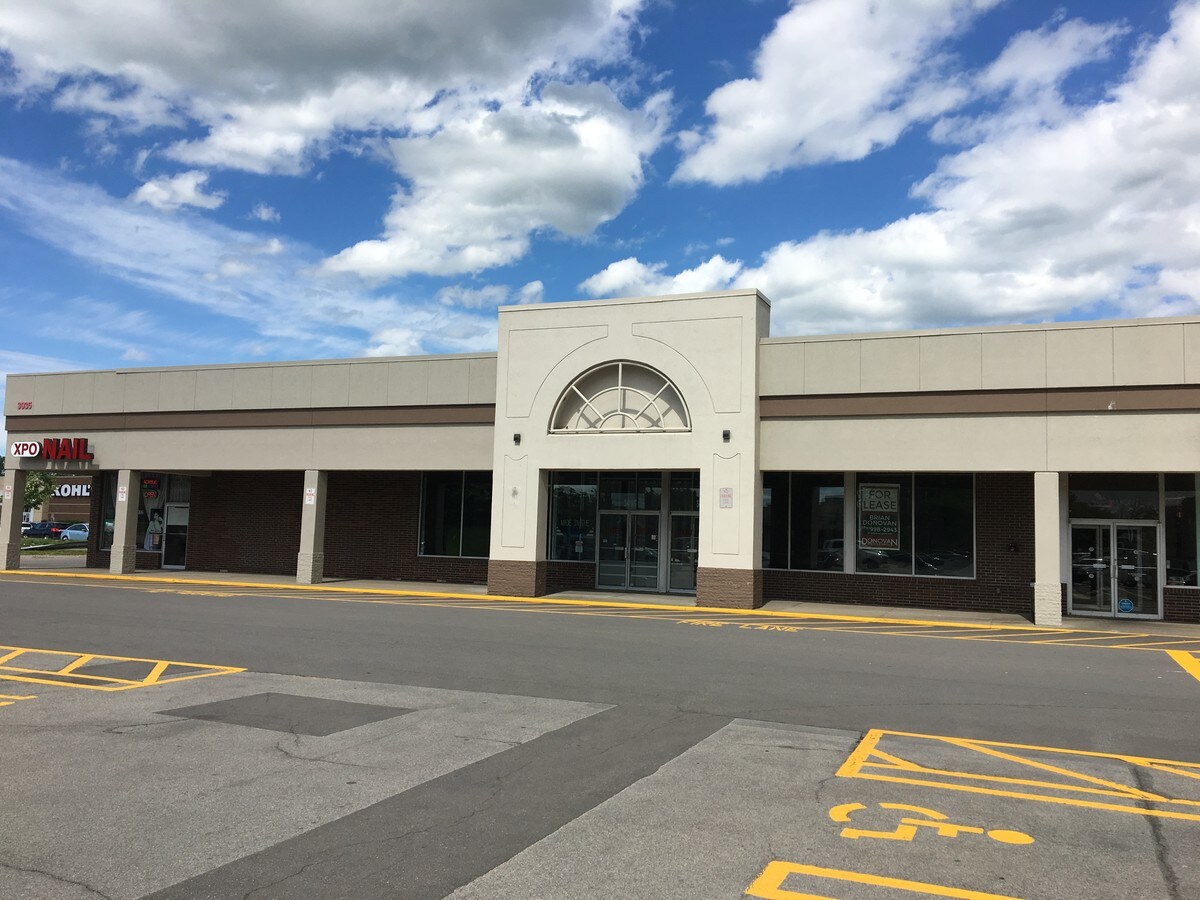 3190 Niagara Falls Blvd, Amherst, NY 14228 Tops Plaza Amherst