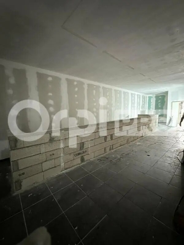 Retail in Limoges for sale Interior Photo- Image 1 of 9