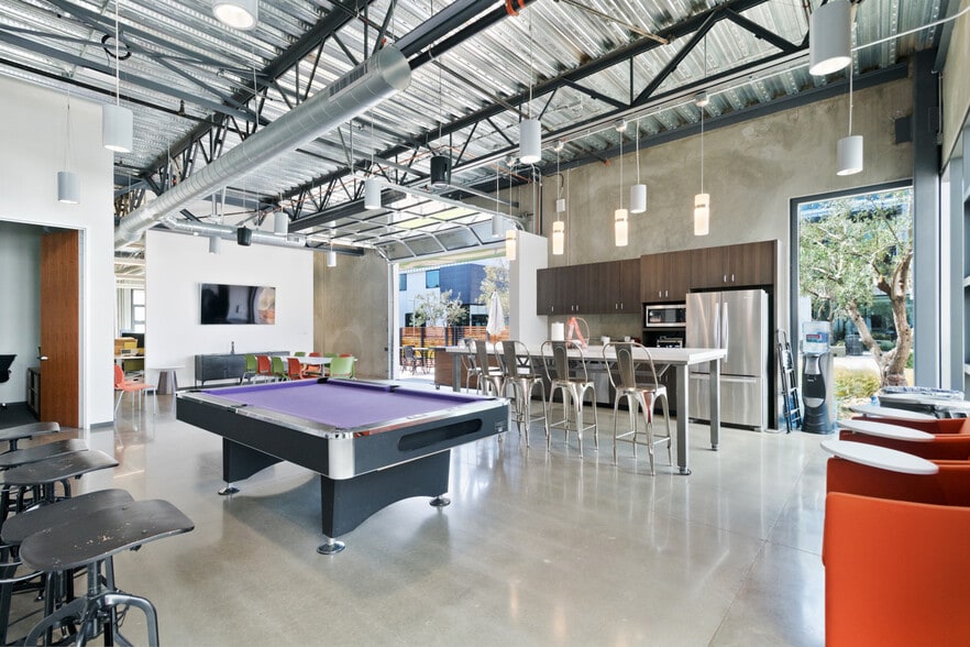 2250 E Maple Ave, El Segundo, CA for lease - Interior Photo - Image 2 of 26
