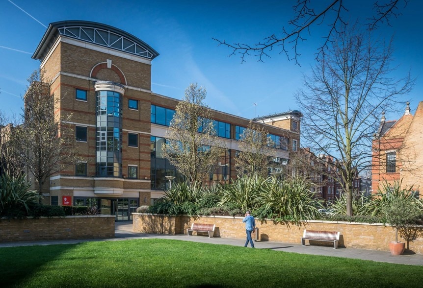 Stanwick Rd, London for lease - Primary Photo - Image 1 of 3