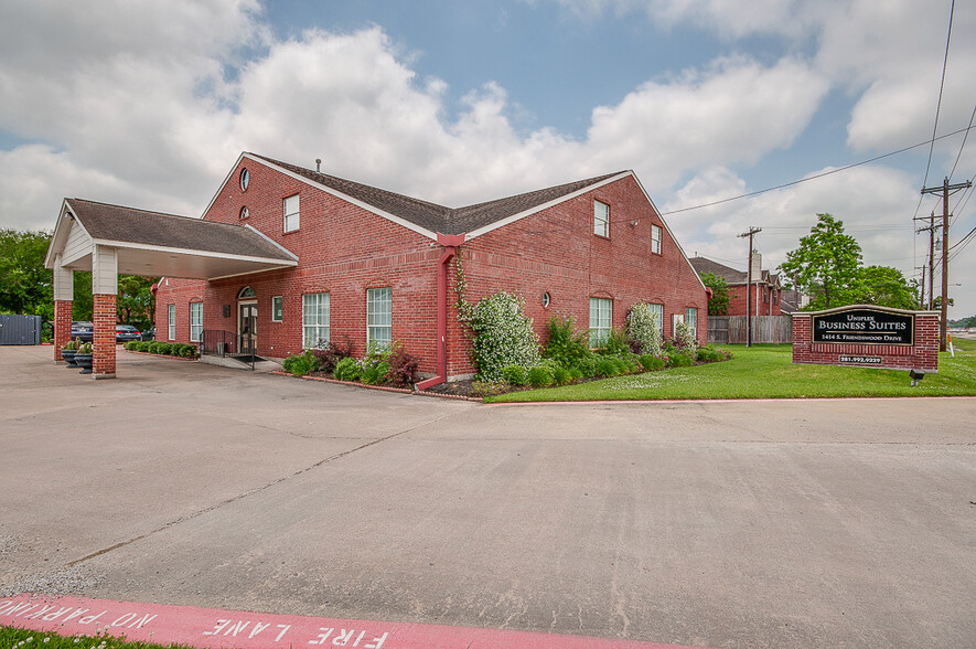 1414 S Friendswood Dr, Friendswood, TX for lease - Building Photo - Image 2 of 5