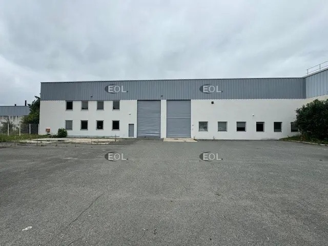 Flex in Plaisir for lease - Building Photo - Image 1 of 5
