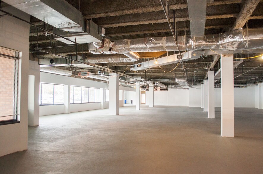 10701 Parkridge Blvd, Reston, VA for lease - Interior Photo - Image 2 of 3