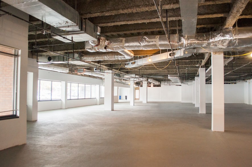 10701 Parkridge Blvd, Reston, VA for sale - Interior Photo - Image 3 of 10