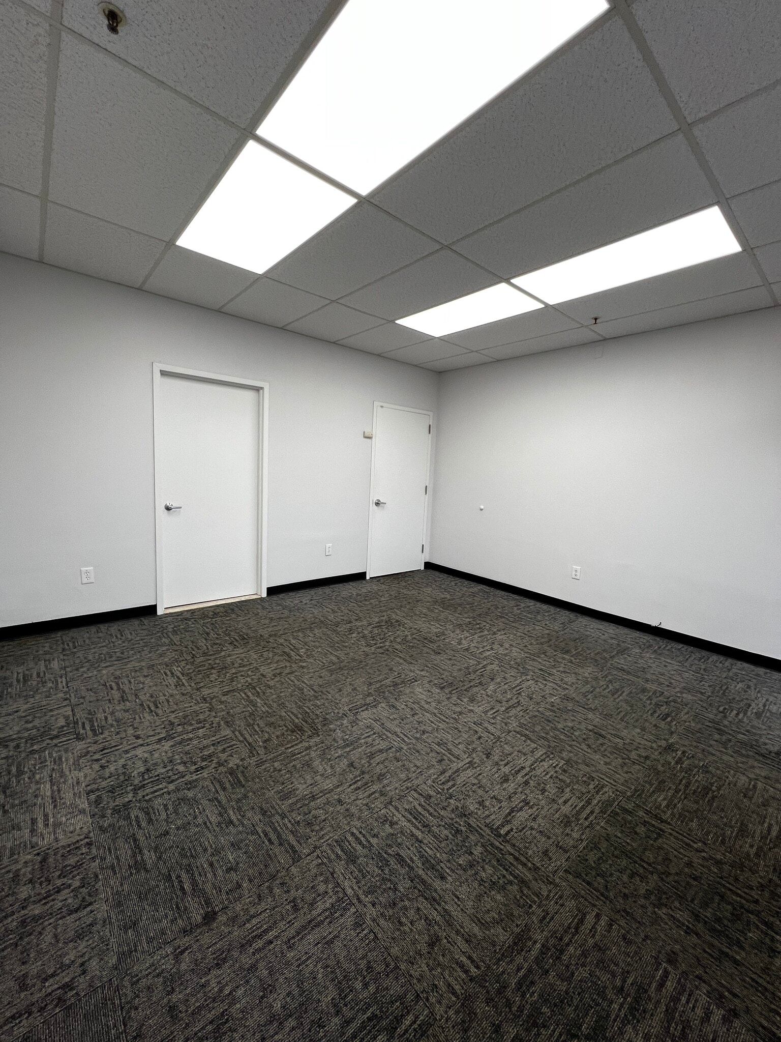 160-184 Express Dr S, Brentwood, NY for lease Interior Photo- Image 1 of 2