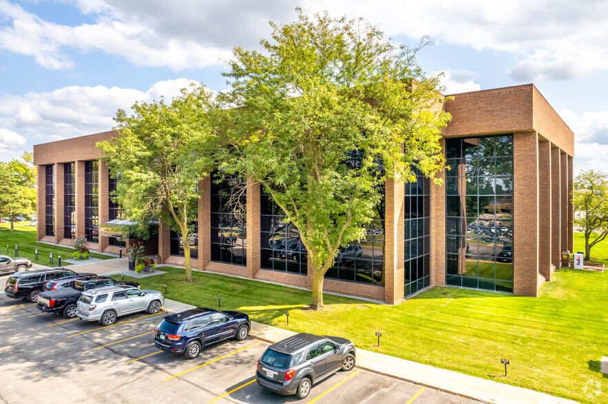 4201 Westown Pky, West Des Moines, IA for lease - Primary Photo - Image 1 of 11