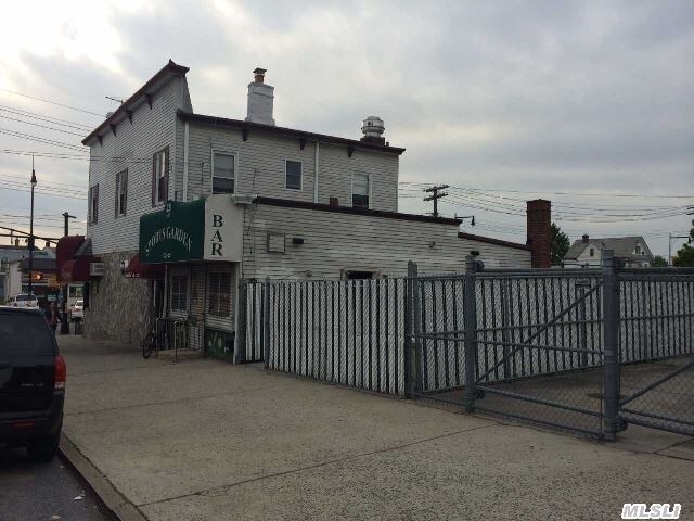 22-49 College Point Blvd, College Point, NY for sale - Primary Photo - Image 1 of 1