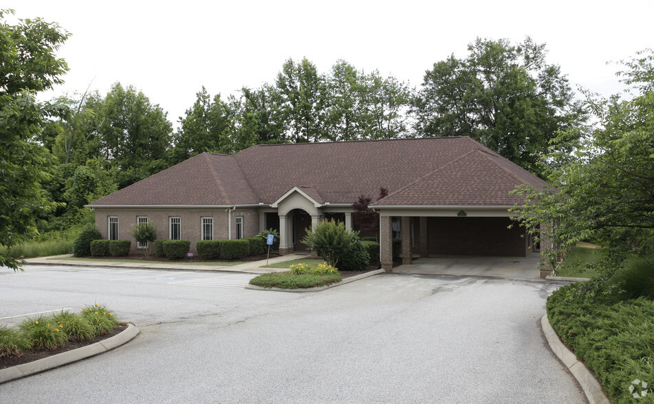 311 Bennett Center Dr, Greer, SC for sale - Building Photo - Image 2 of 12