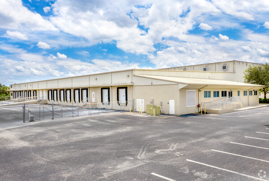 351 N Leonard Blvd, Lehigh Acres, FL for lease - Primary Photo - Image 1 of 17