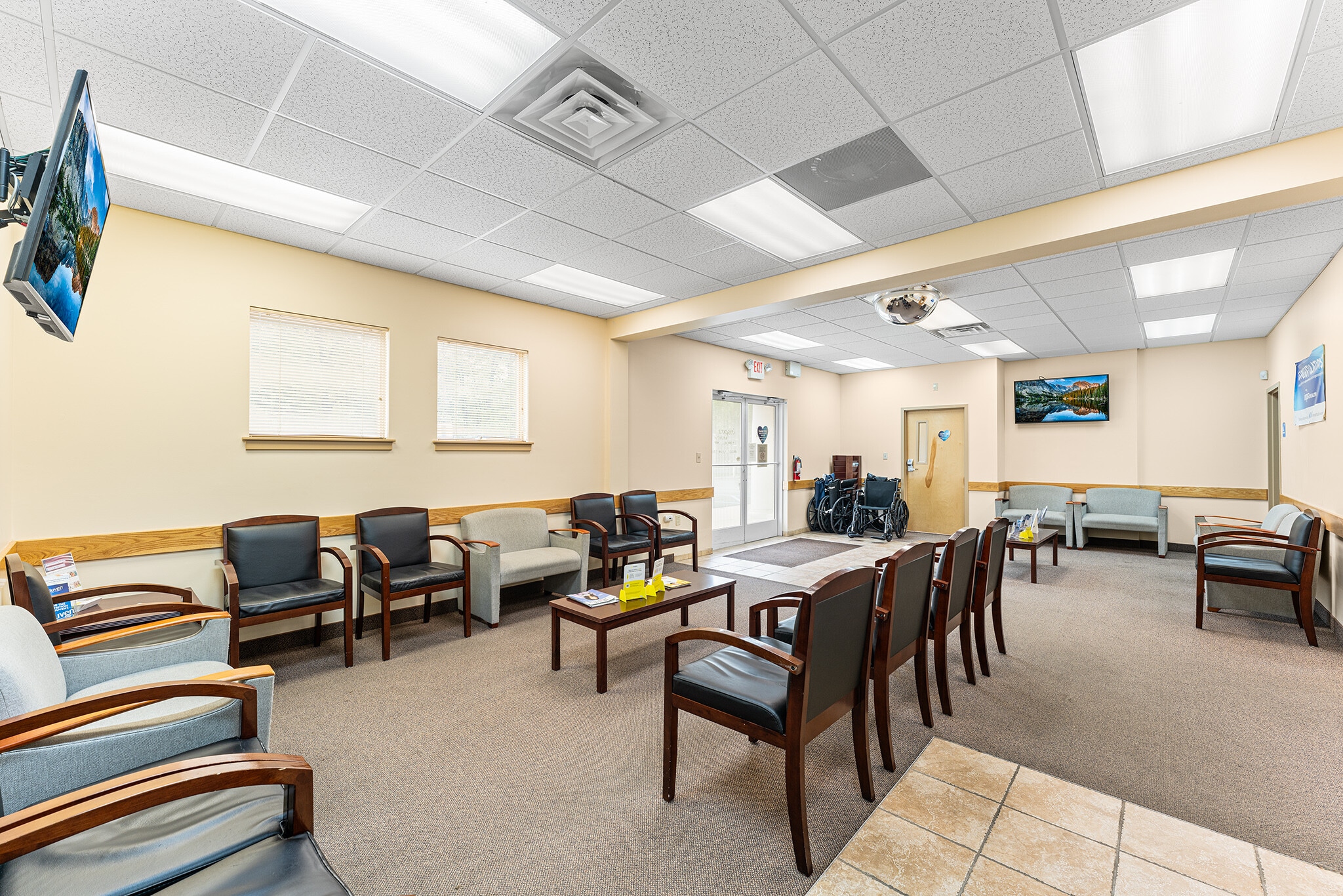 1206 W Sherman Ave, Vineland, NJ for sale Interior Photo- Image 1 of 49