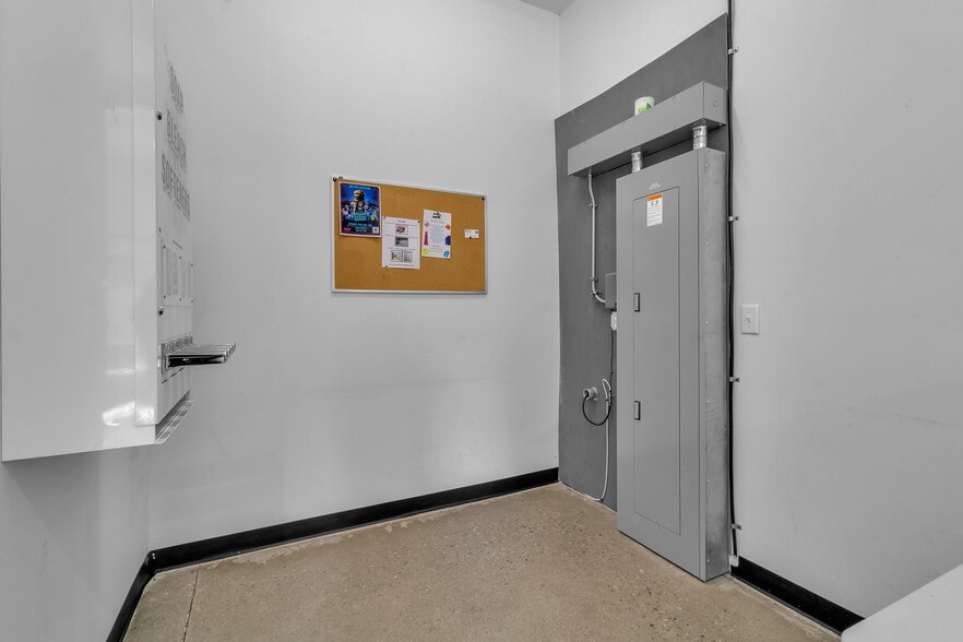 1450 Ridge, West Seneca, NY for sale - Interior Photo - Image 2 of 28