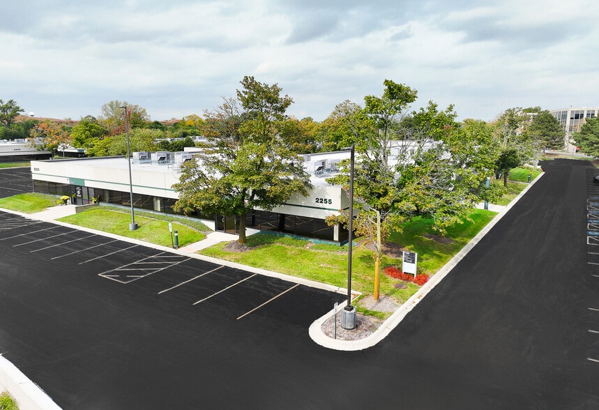 2255 Enterprise Dr, Westchester, IL for lease - Building Photo - Image 1 of 6