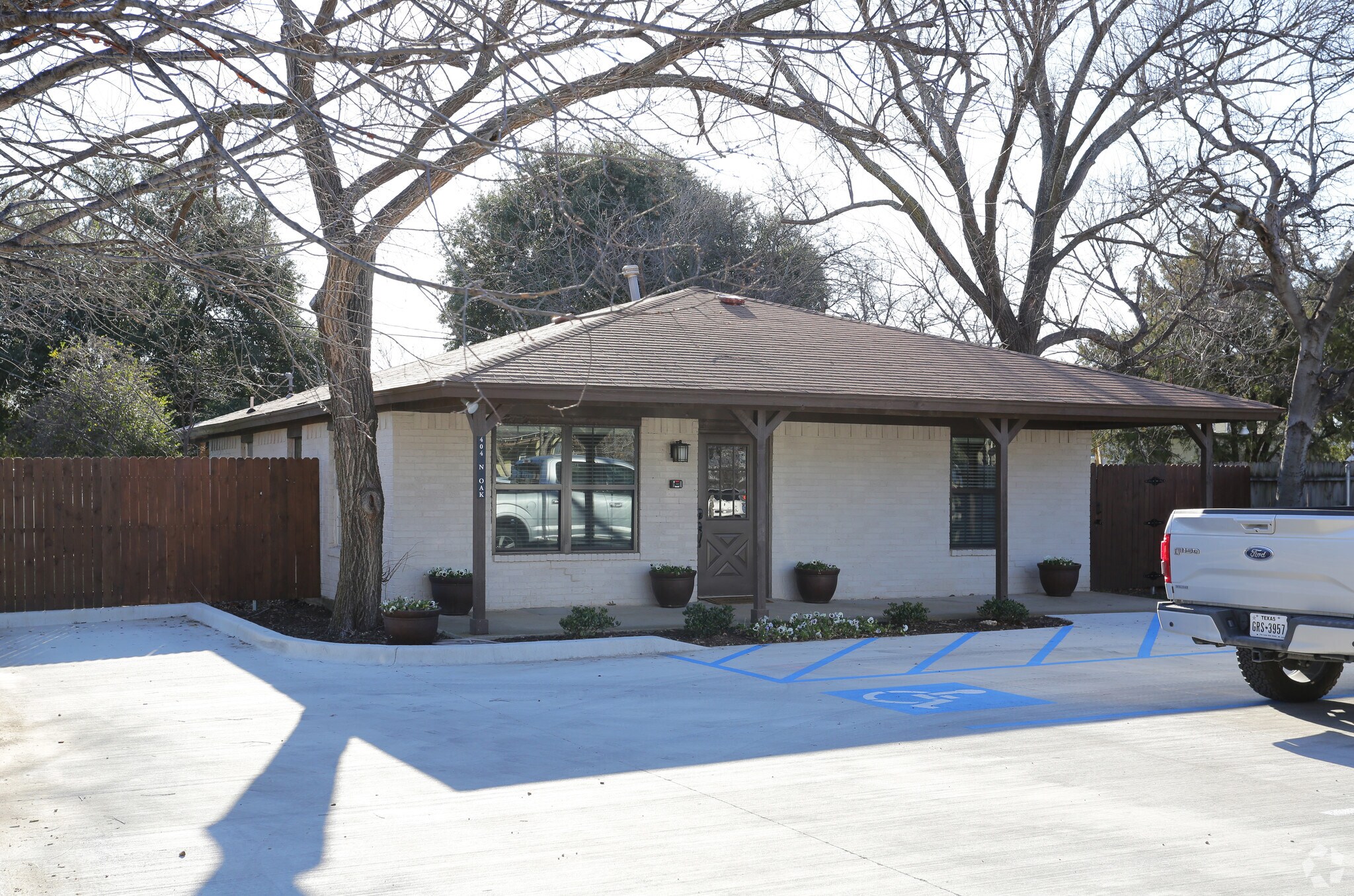 404 N Oak St, Roanoke, TX for sale Primary Photo- Image 1 of 1