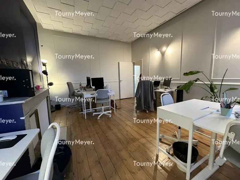 Office in Bordeaux for lease - Interior Photo - Image 2 of 7