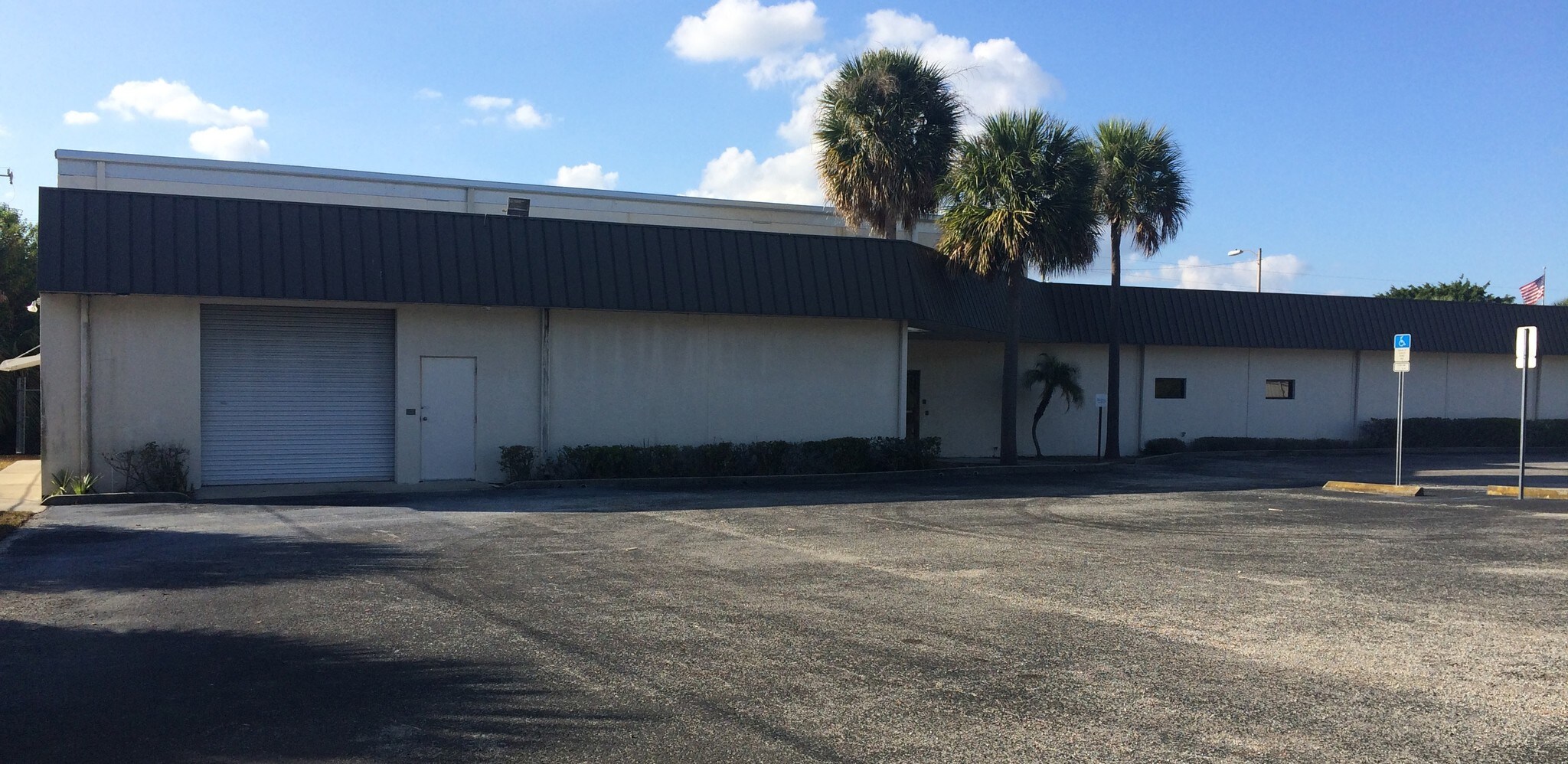 380 NE 105th Ter, Saint Petersburg, FL for sale Primary Photo- Image 1 of 1