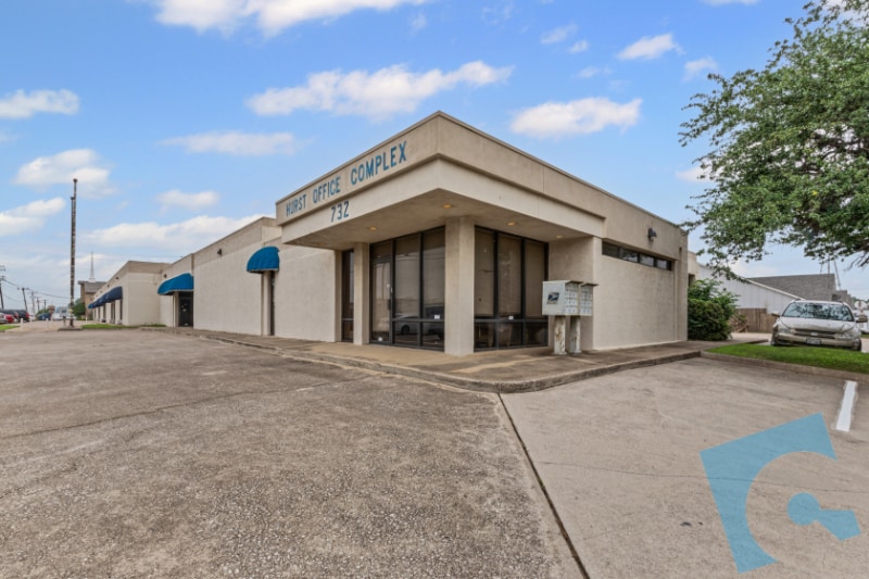 732-750 W Hurst Blvd, Hurst, TX for lease - Building Photo - Image 1 of 13