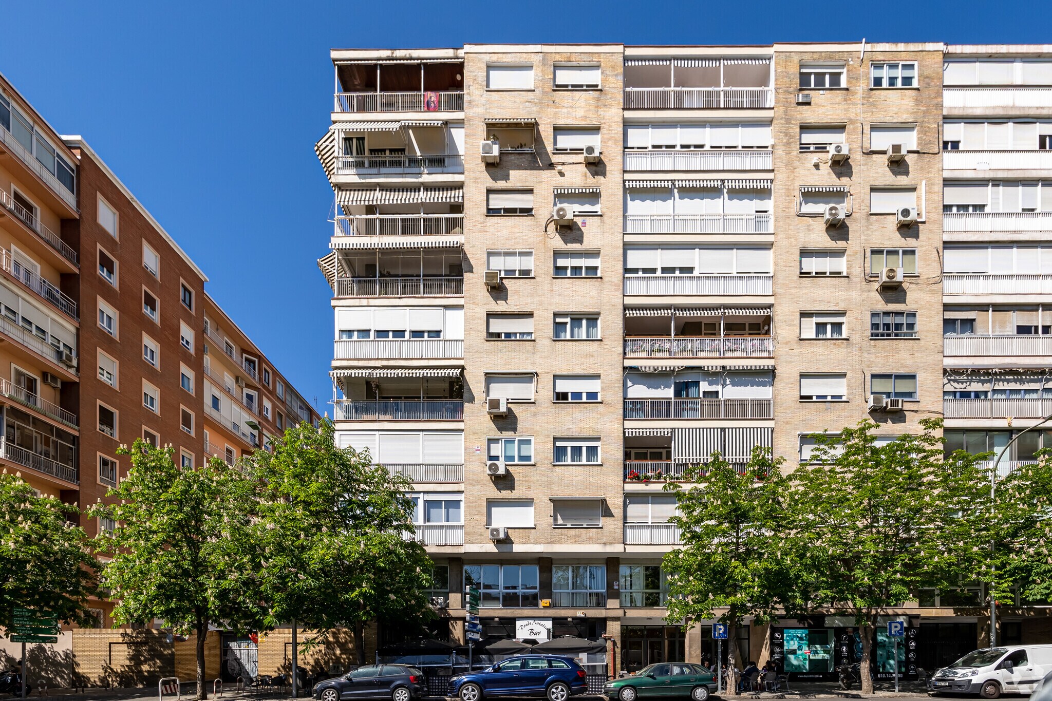 Calle de Enrique Larreta, 3, Madrid, Madrid for sale Primary Photo- Image 1 of 1