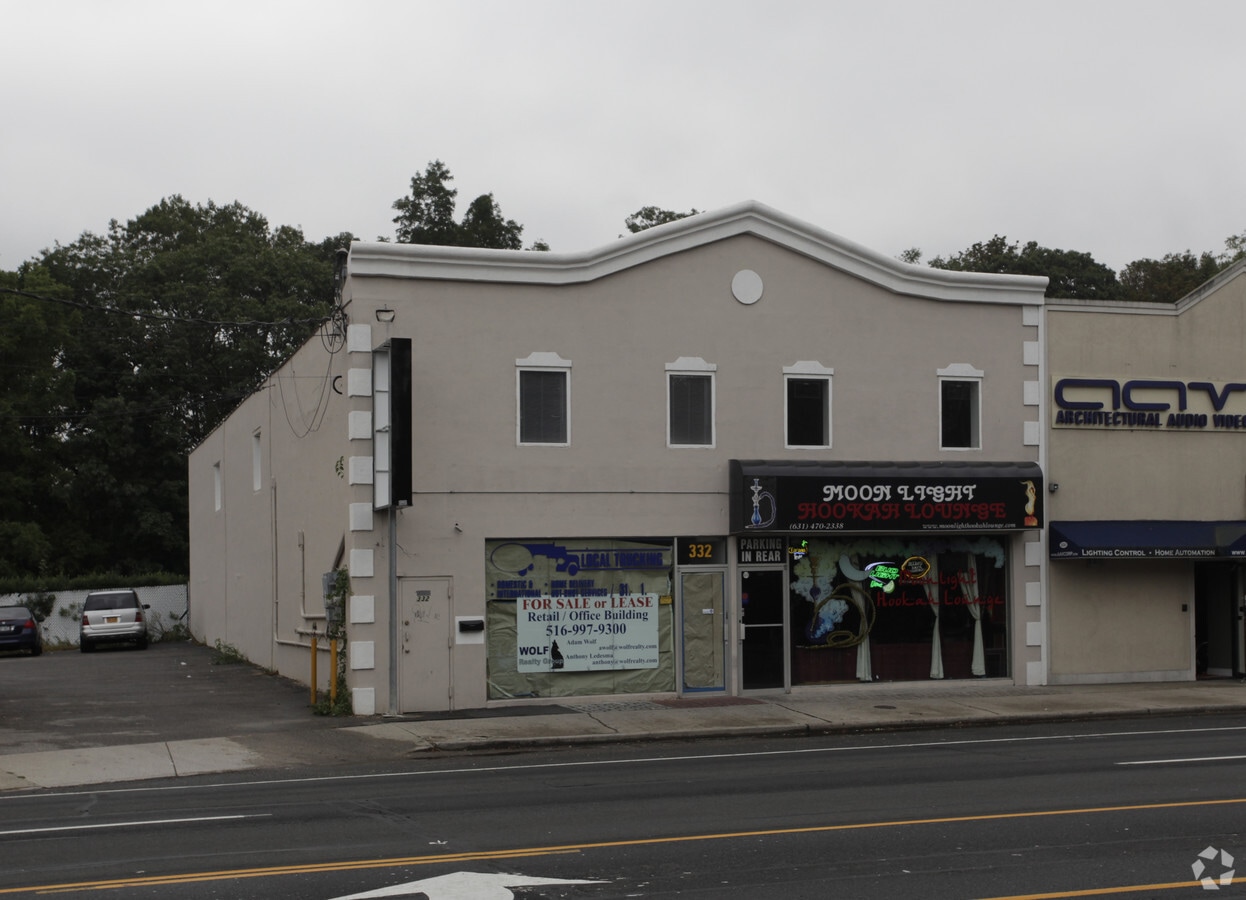 332 E Jericho Tpke, Huntington Station, NY 11746