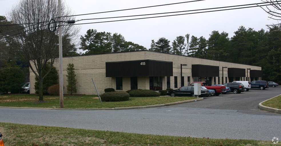415 Commerce Ln, West Berlin, NJ for lease - Building Photo - Image 2 of 4