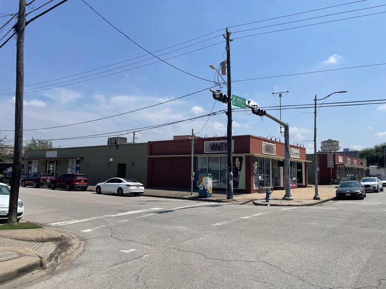 235-249 W 19th St, Houston, TX for lease - Building Photo - Image 1 of 12