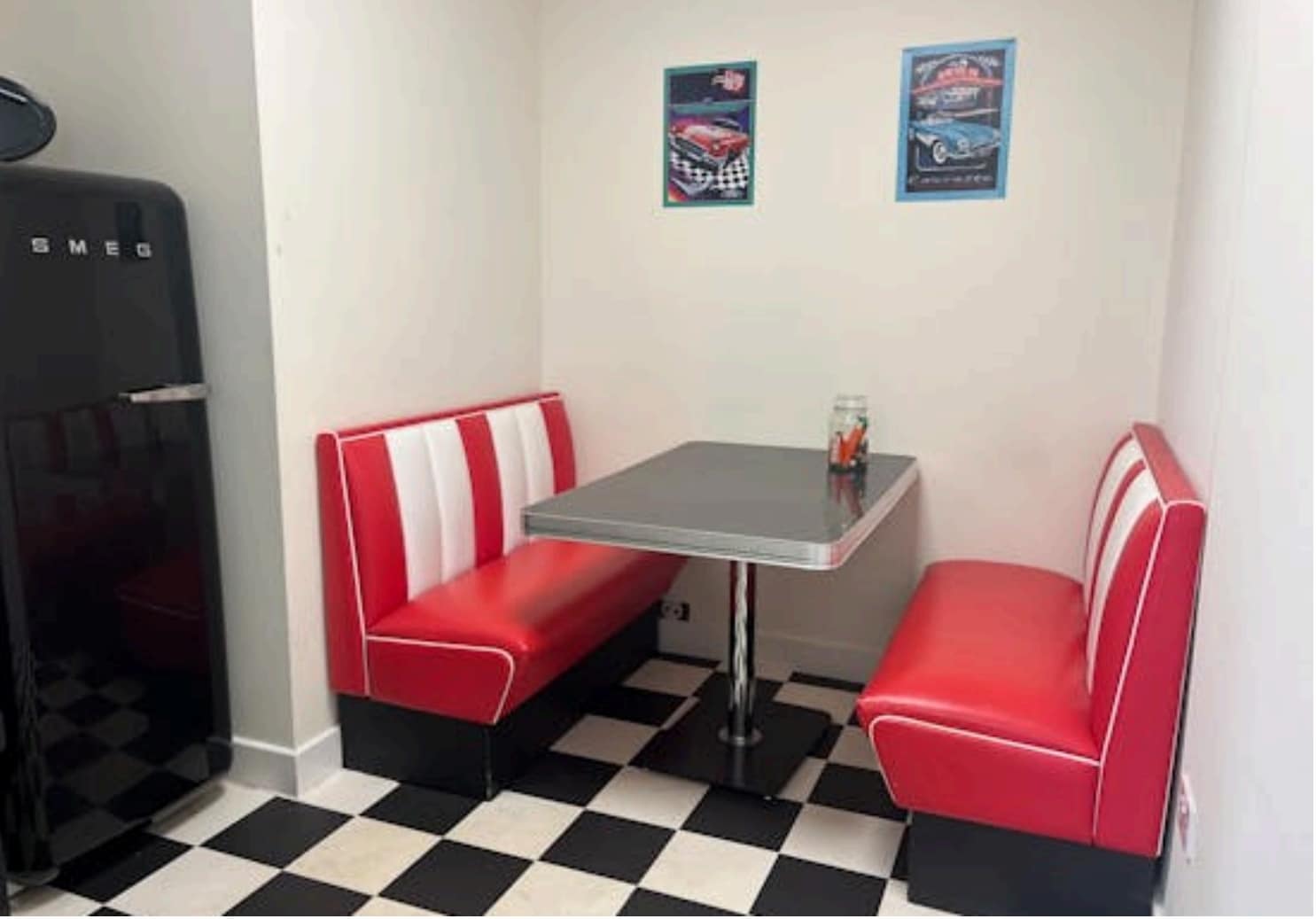 Bell Ln, Amersham for lease Interior Photo- Image 1 of 11