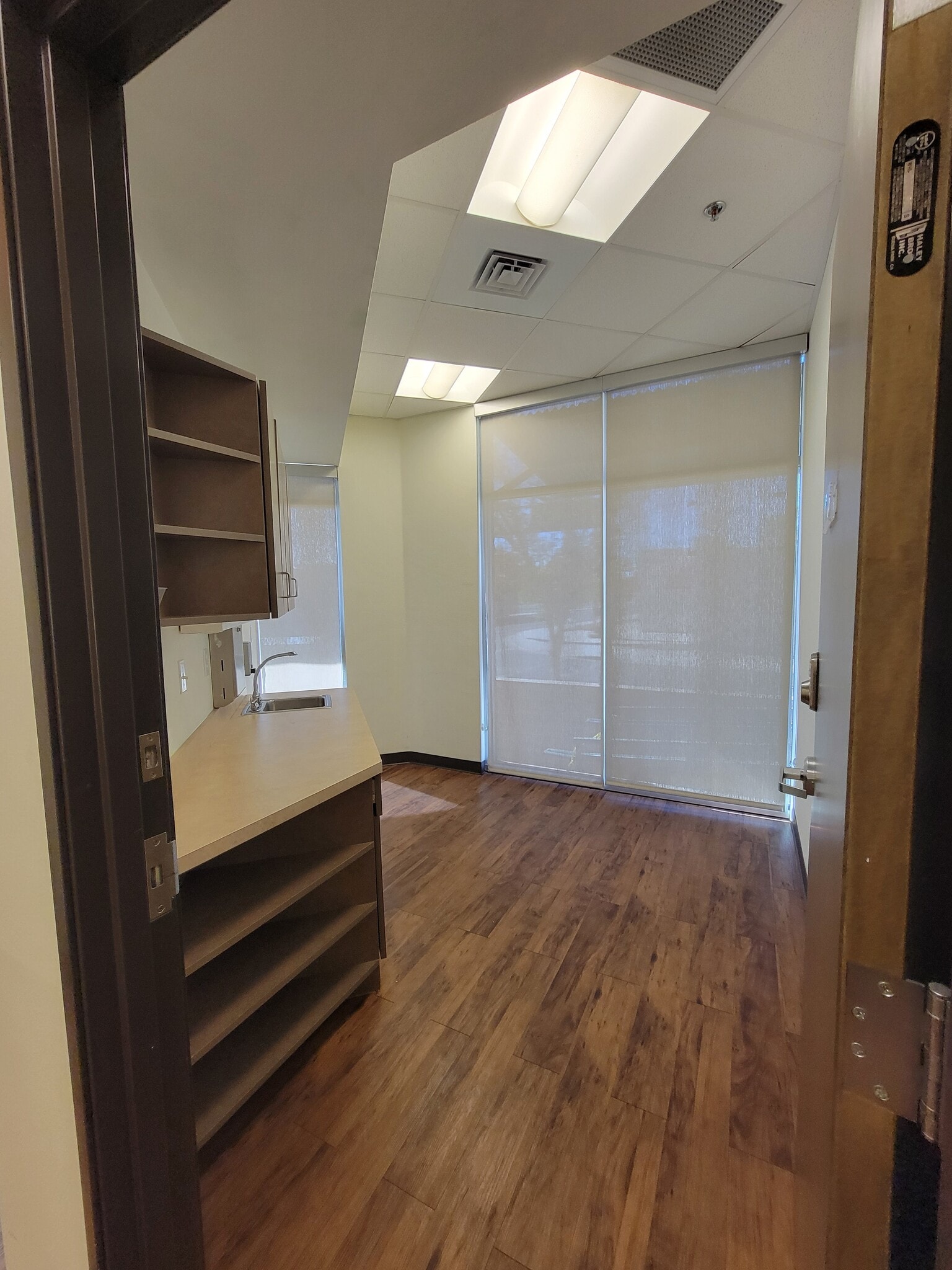 2428 E Apache Blvd, Tempe, AZ for lease Interior Photo- Image 1 of 21