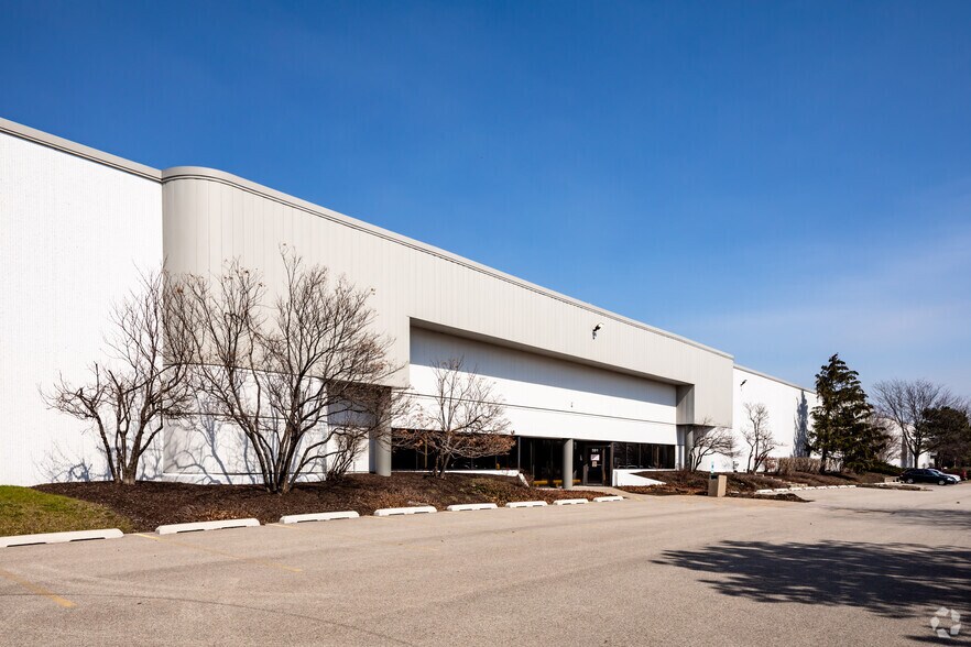 591 Supreme Dr, Bensenville, IL 60106