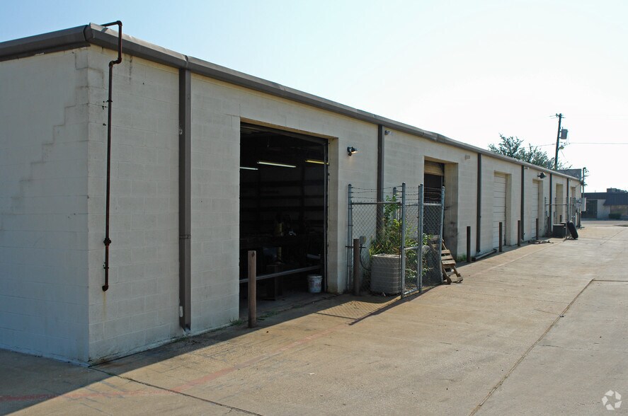 8160 Moberly Ln, Dallas, TX for lease - Building Photo - Image 3 of 6