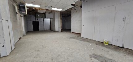 27-33 Middle Neck Rd, Great Neck, NY for lease Interior Photo- Image 2 of 8