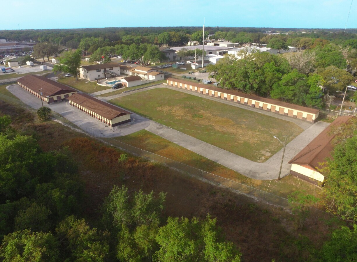 2008 Griffin Rd, Leesburg, FL 34748