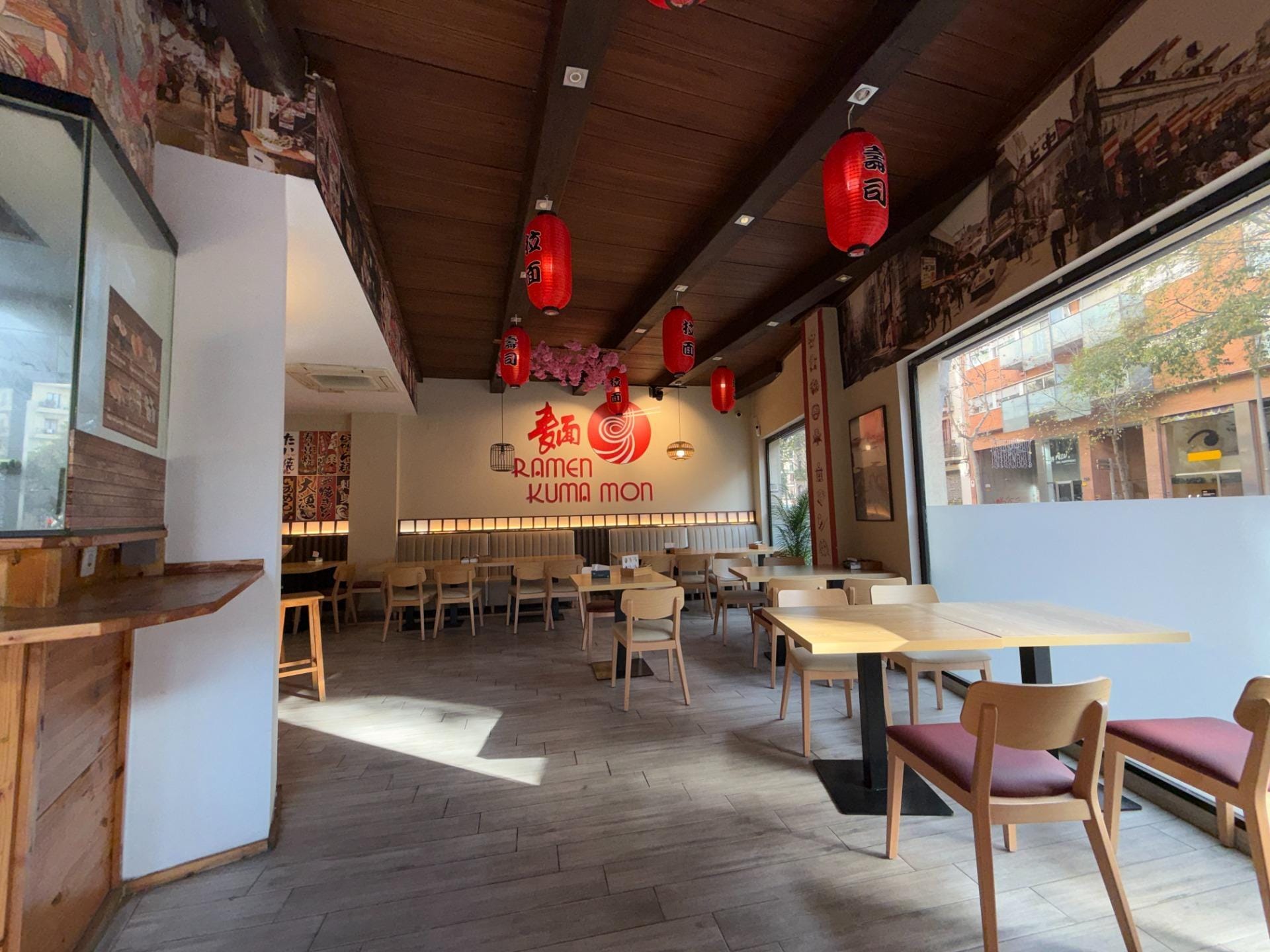 Retail in Barcelona, Barcelona for lease Interior Photo- Image 1 of 18