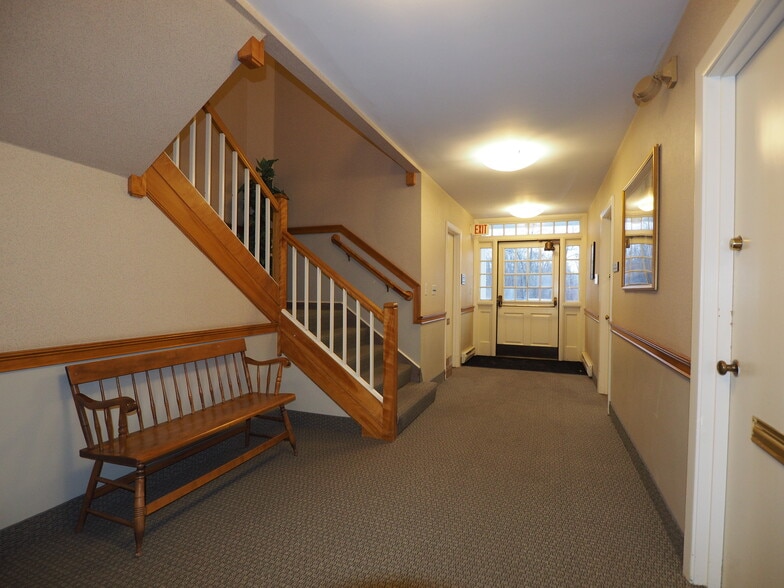 6 Boston Rd, Chelmsford, MA for lease - Lobby - Image 2 of 4