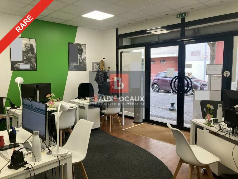 Retail in Salon-de-Provence for sale Building Photo- Image 1 of 4