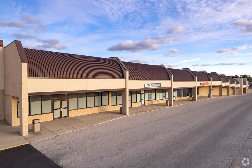 2000-2078 N Richmond Rd, Mchenry, IL for lease - Building Photo - Image 1 of 7