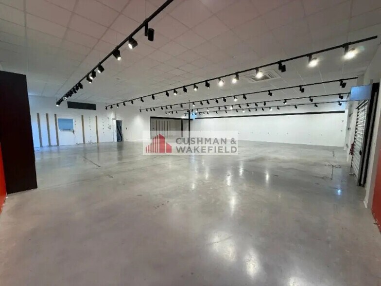 Retail in Nîmes for lease - Interior Photo - Image 2 of 3